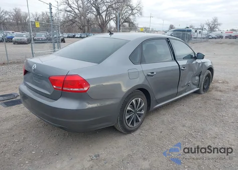 2012 Volkswagen Passat 2.5L S z USA, uszkodzony, nr VIN 1VWAP7A30CC077176